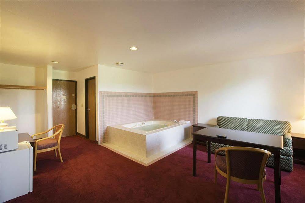 Baymont By Wyndham Holland Otel Dış mekan fotoğraf